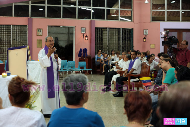 Celebran Misa en homenaje al Comandante Hugo Ch&aacute;vez y al padre Theo Klomberg